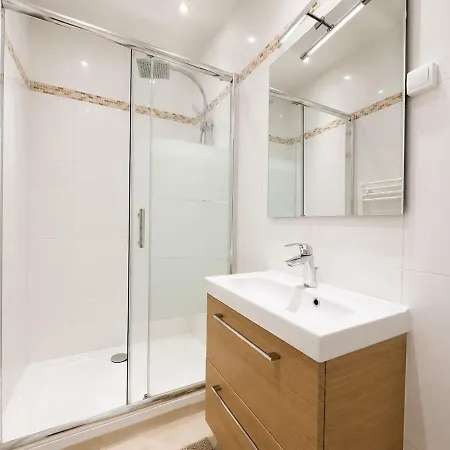 Very And Cozy 4p Apartment, Parc Monceau, 8th Arrondissement Appartement *